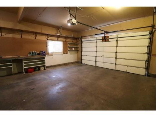 35 Park Meadows Place Se, Medicine Hat, AB - Indoor Photo Showing Garage