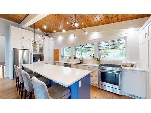 145 1 Street Sw, Medicine Hat, AB - Indoor Photo Showing Kitchen