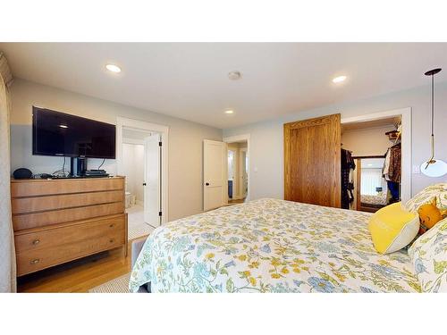 145 1 Street Sw, Medicine Hat, AB - Indoor Photo Showing Bedroom