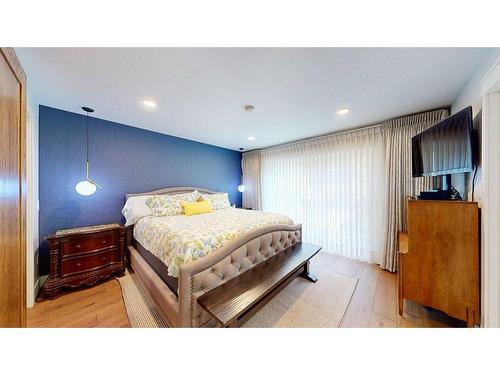 145 1 Street Sw, Medicine Hat, AB - Indoor Photo Showing Bedroom