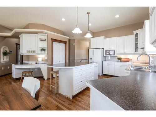 2 Vintage Meadows Court Se, Medicine Hat, AB - Indoor Photo Showing Kitchen With Double Sink