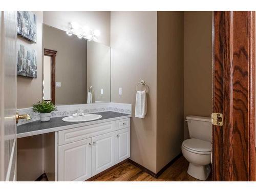 2 Vintage Meadows Court Se, Medicine Hat, AB - Indoor Photo Showing Bathroom