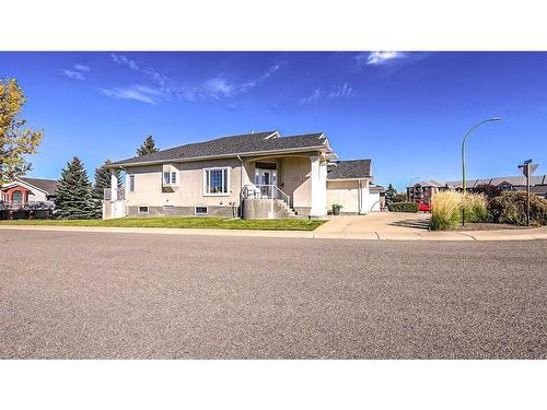 2 Vintage Meadows Court Se, Medicine Hat, AB - Indoor Photo Showing Garage