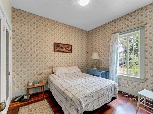 8 2 Avenue West, Empress, AB - Indoor Photo Showing Bedroom