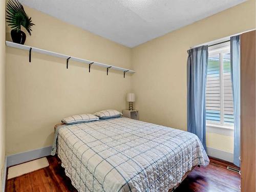 8 2 Avenue West, Empress, AB - Indoor Photo Showing Bedroom