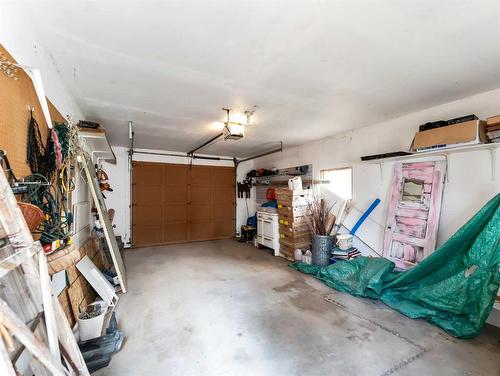 8 2 Avenue West, Empress, AB - Indoor Photo Showing Garage