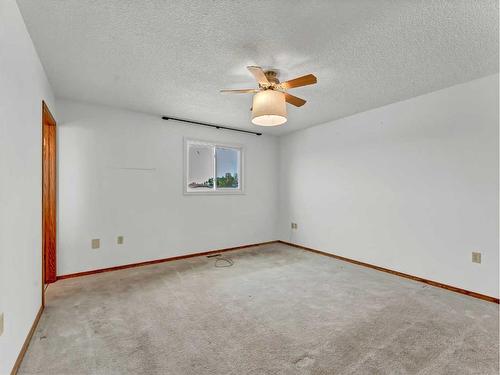 45 Shaw Crescent, Medicine Hat, AB - Indoor Photo Showing Other Room