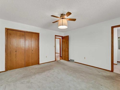 45 Shaw Crescent, Medicine Hat, AB - Indoor Photo Showing Other Room