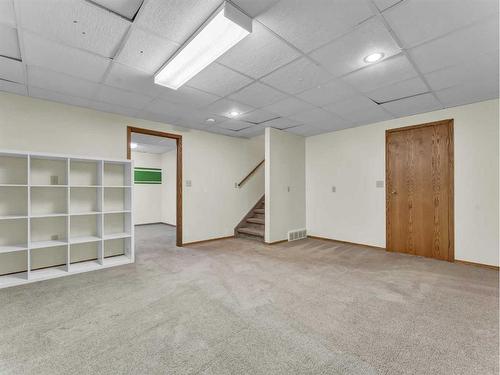 45 Shaw Crescent, Medicine Hat, AB - Indoor Photo Showing Other Room