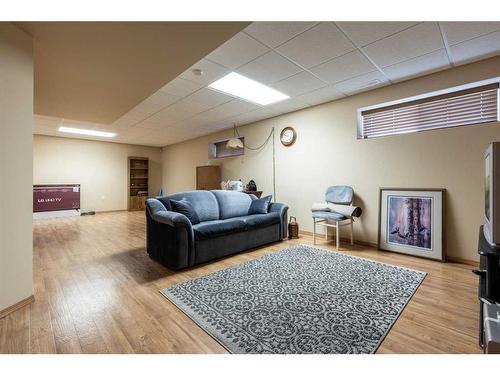 16 Sandstone Place Se, Medicine Hat, AB - Indoor Photo Showing Basement