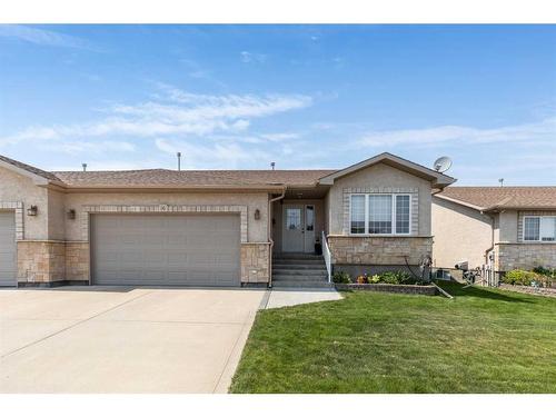 16 Sandstone Place Se, Medicine Hat, AB - Outdoor With Facade