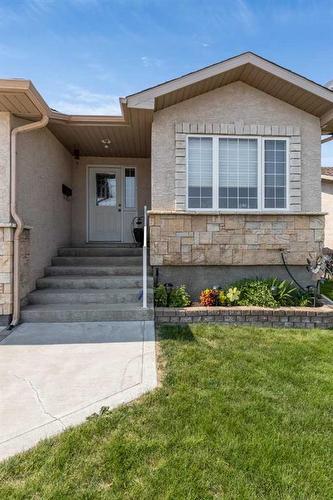 16 Sandstone Place Se, Medicine Hat, AB - Outdoor