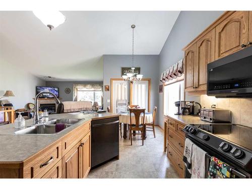 16 Sandstone Place Se, Medicine Hat, AB - Indoor Photo Showing Kitchen With Double Sink