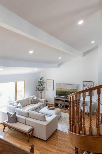 252 Seven Persons Drive Sw, Medicine Hat, AB - Indoor Photo Showing Living Room