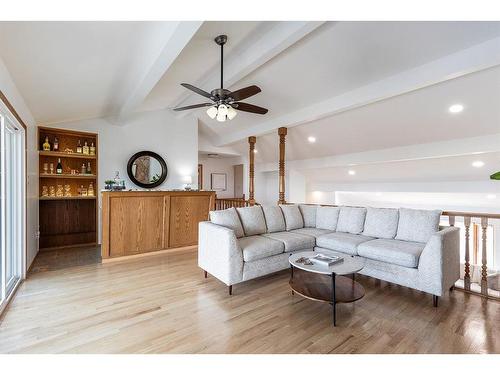 252 Seven Persons Drive Sw, Medicine Hat, AB - Indoor Photo Showing Living Room