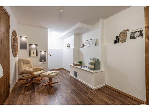 252 Seven Persons Drive Sw, Medicine Hat, AB - Indoor Photo Showing Other Room