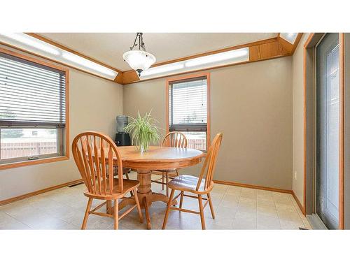 19 Calder Green Se, Medicine Hat, AB - Indoor Photo Showing Dining Room