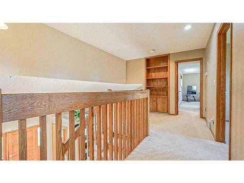 19 Calder Green Se, Medicine Hat, AB - Indoor Photo Showing Other Room