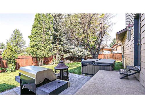 19 Calder Green Se, Medicine Hat, AB - Outdoor With Deck Patio Veranda