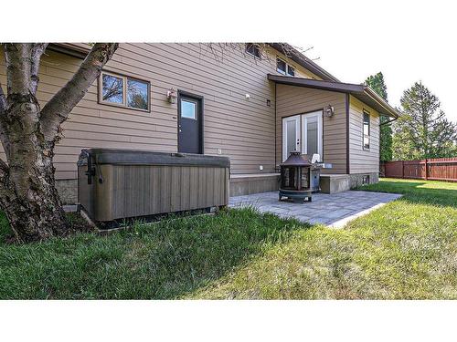 19 Calder Green Se, Medicine Hat, AB - Outdoor With Exterior