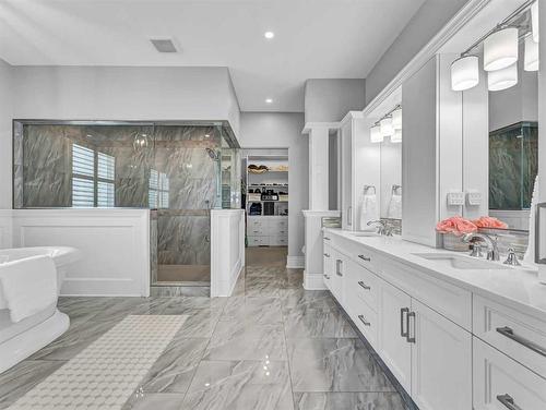 586 Somerside View Se, Medicine Hat, AB - Indoor Photo Showing Bathroom