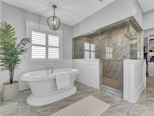 586 Somerside View Se, Medicine Hat, AB - Indoor Photo Showing Bathroom