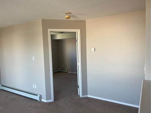 301-1648 Saamis Drive Nw, Medicine Hat, AB - Indoor Photo Showing Other Room