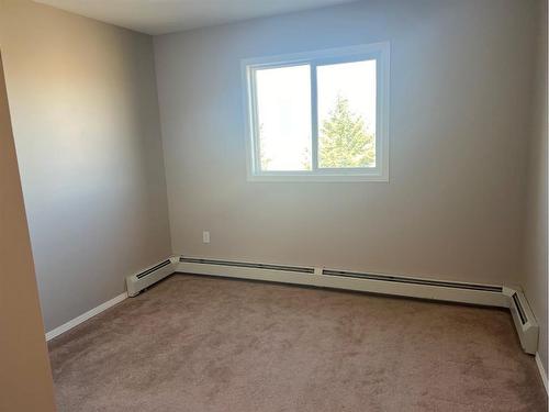 301-1648 Saamis Drive Nw, Medicine Hat, AB - Indoor Photo Showing Other Room