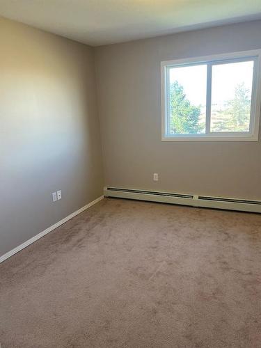 301-1648 Saamis Drive Nw, Medicine Hat, AB - Indoor Photo Showing Other Room