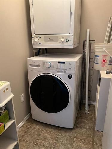 301-1648 Saamis Drive Nw, Medicine Hat, AB - Indoor Photo Showing Laundry Room