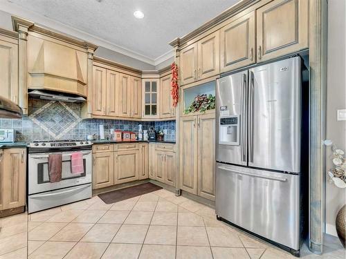 3 Desert Blume Gate, Desert Blume, AB - Indoor Photo Showing Kitchen With Stainless Steel Kitchen