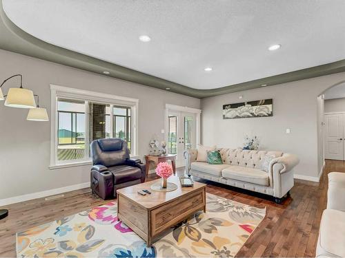 3 Desert Blume Gate, Desert Blume, AB - Indoor Photo Showing Living Room