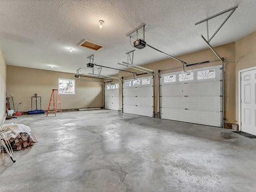 3 Desert Blume Gate, Desert Blume, AB - Indoor Photo Showing Garage