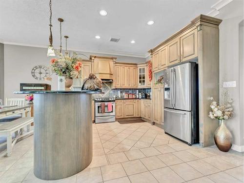 3 Desert Blume Gate, Desert Blume, AB - Indoor Photo Showing Kitchen