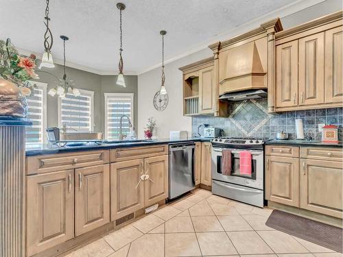 3 Desert Blume Gate, Desert Blume, AB - Indoor Photo Showing Kitchen With Stainless Steel Kitchen With Upgraded Kitchen