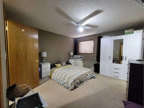 295 Sprague Way Se, Medicine Hat, AB - Indoor Photo Showing Bedroom