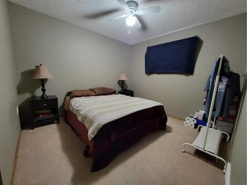 295 Sprague Way Se, Medicine Hat, AB - Indoor Photo Showing Bedroom