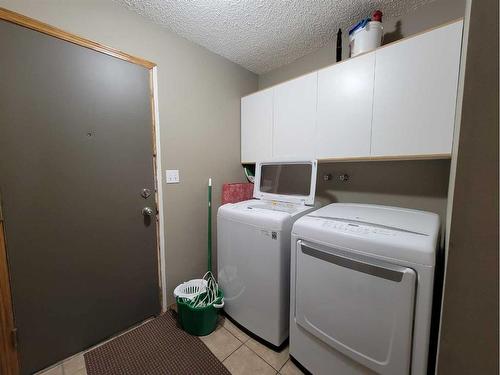 295 Sprague Way Se, Medicine Hat, AB - Indoor Photo Showing Laundry Room