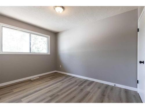 1524 Bullivant Crescent Sw, Medicine Hat, AB - Indoor Photo Showing Other Room