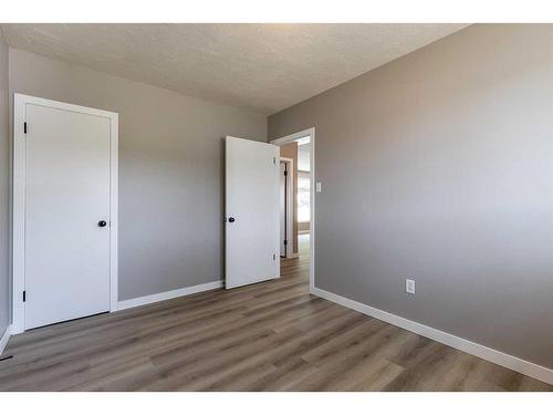 1524 Bullivant Crescent Sw, Medicine Hat, AB - Indoor Photo Showing Other Room