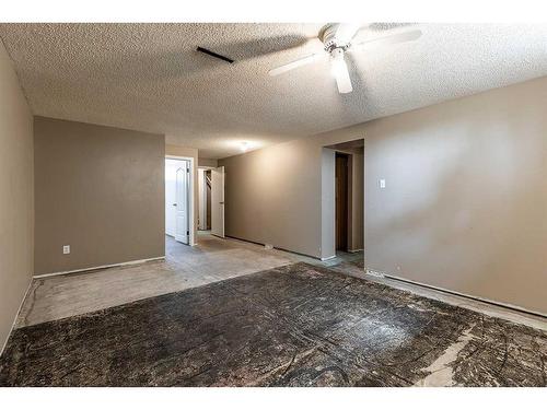 1524 Bullivant Crescent Sw, Medicine Hat, AB - Indoor Photo Showing Other Room