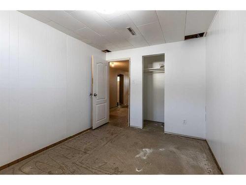 1524 Bullivant Crescent Sw, Medicine Hat, AB - Indoor Photo Showing Other Room