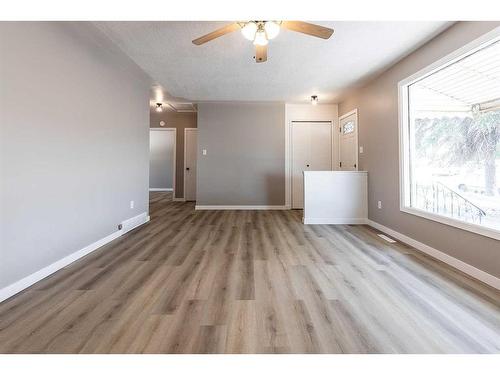 1524 Bullivant Crescent Sw, Medicine Hat, AB - Indoor Photo Showing Other Room