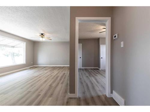 1524 Bullivant Crescent Sw, Medicine Hat, AB - Indoor Photo Showing Other Room