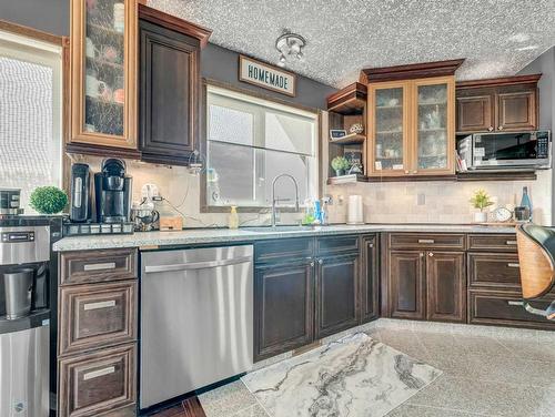 2-13027 Range Road 50, Rural Cypress County, AB - Indoor Photo Showing Kitchen With Upgraded Kitchen