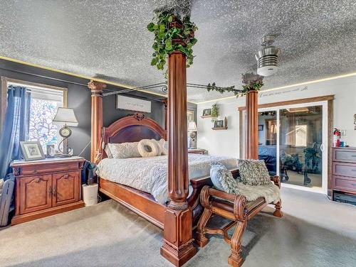 2-13027 Range Road 50, Rural Cypress County, AB - Indoor Photo Showing Bedroom