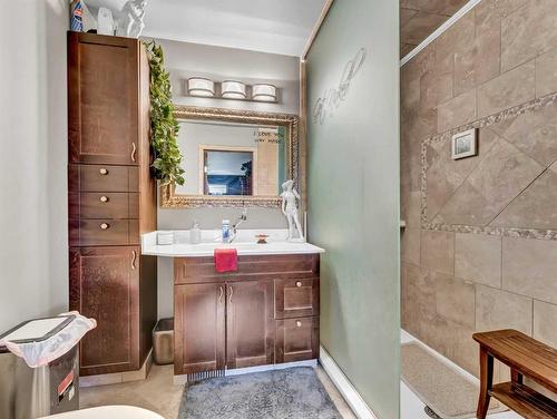 2-13027 Range Road 50, Rural Cypress County, AB - Indoor Photo Showing Bathroom