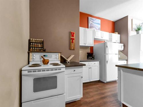 2-13027 Range Road 50, Rural Cypress County, AB - Indoor Photo Showing Kitchen