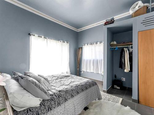 2-13027 Range Road 50, Rural Cypress County, AB - Indoor Photo Showing Bedroom