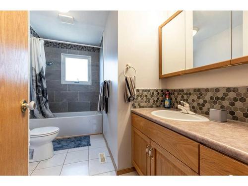 5121 Township Road 120, Dunmore, AB - Indoor Photo Showing Bathroom